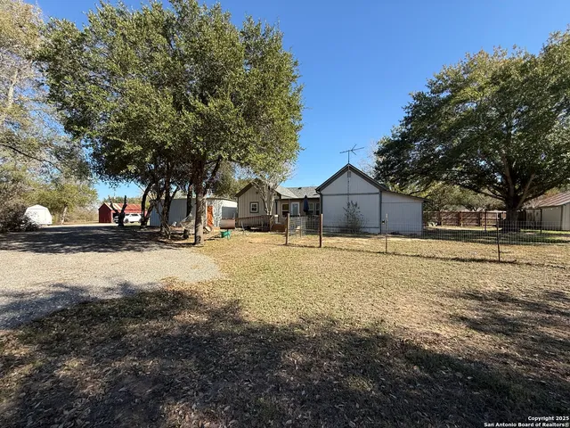 $295,000 | 609 County Road 372, Hobson, TX 78117