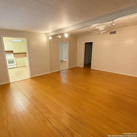 $295,000 | 609 County Road 372, Hobson, TX 78117