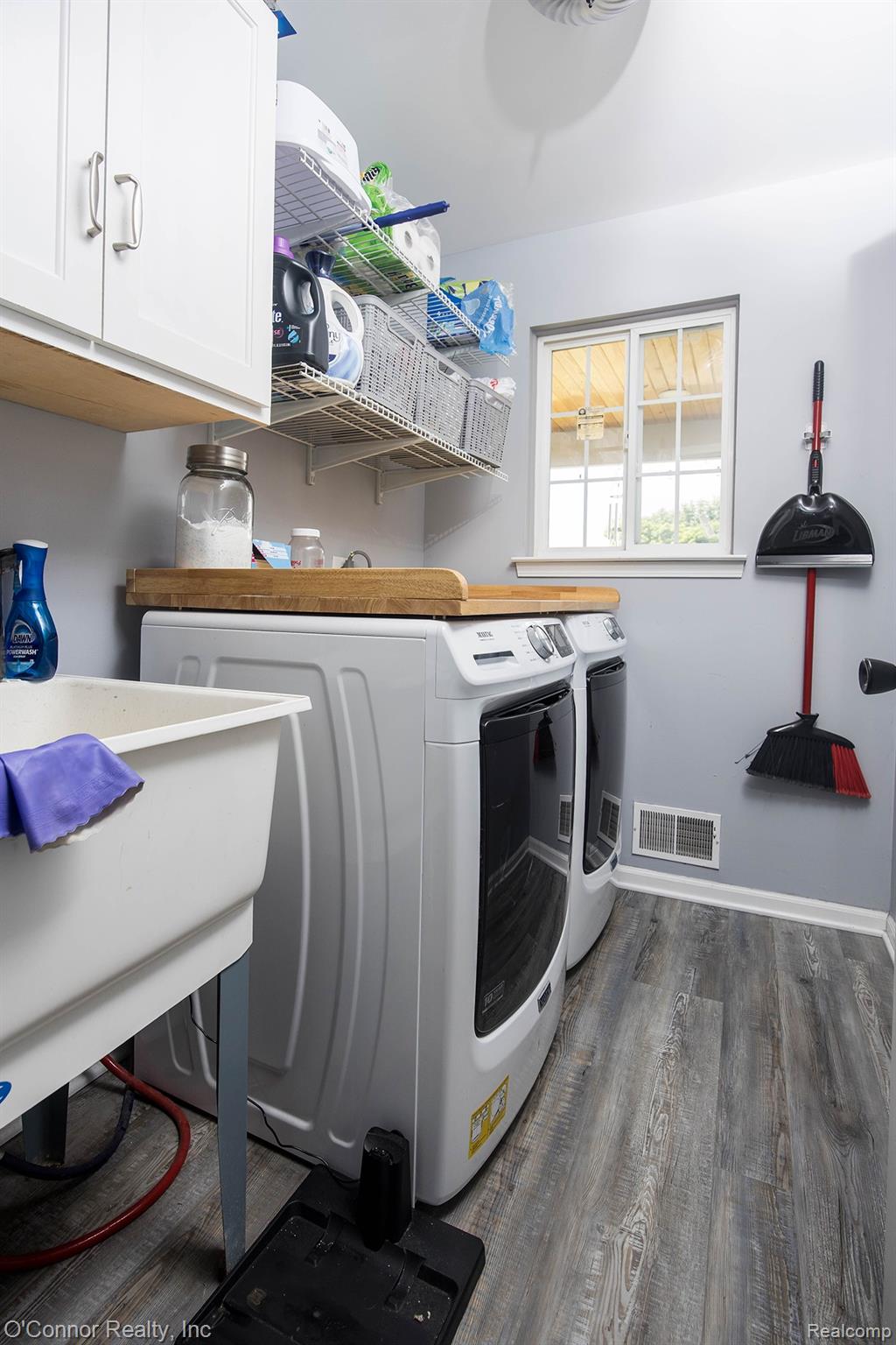6870 Wildcat Road Jeddo, MI 48032 - Photo 13 of 44 Laundry room