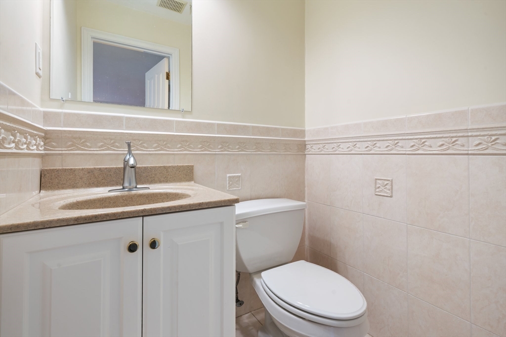 216 Rangeway Road, Unit 153 Billerica, MA 01862 - Photo 10 of 31 a bathroom with a toilet sink and mirror