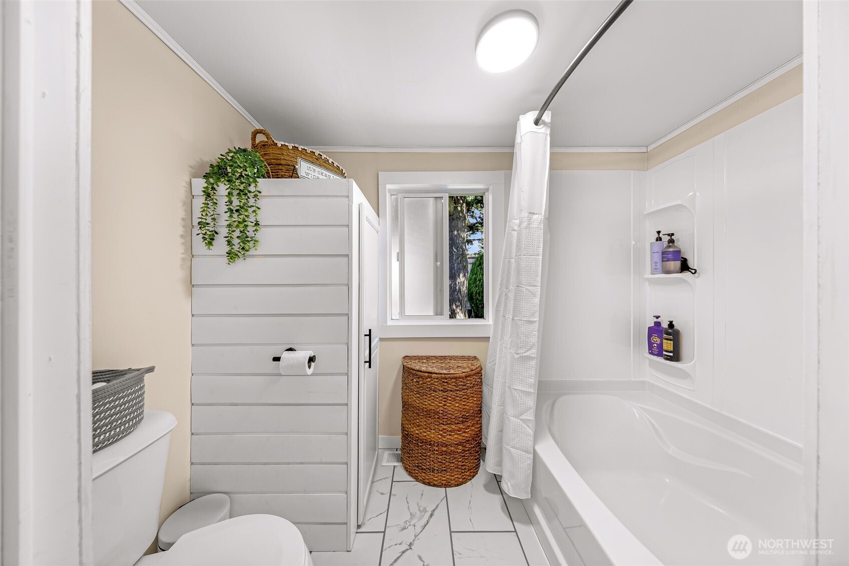 1014 West Smith Road, Unit 36 Bellingham, WA 98226 - Photo 15 of 32 a bathroom with a bathtub and a shower