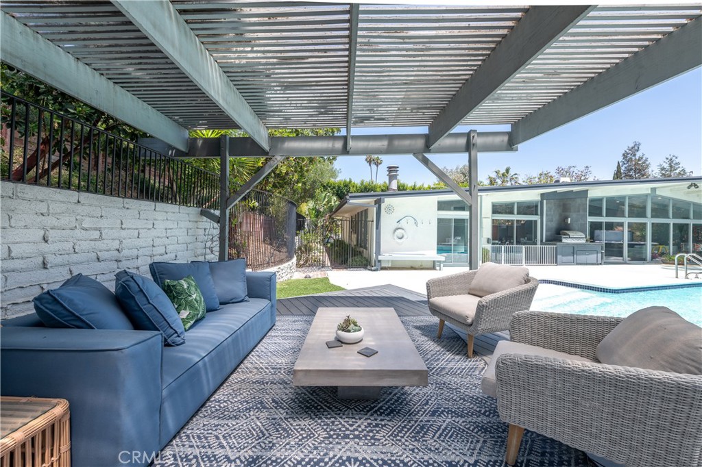15626 Royal Ridge Road Sherman Oaks, CA 91403 - Photo 27 of 33