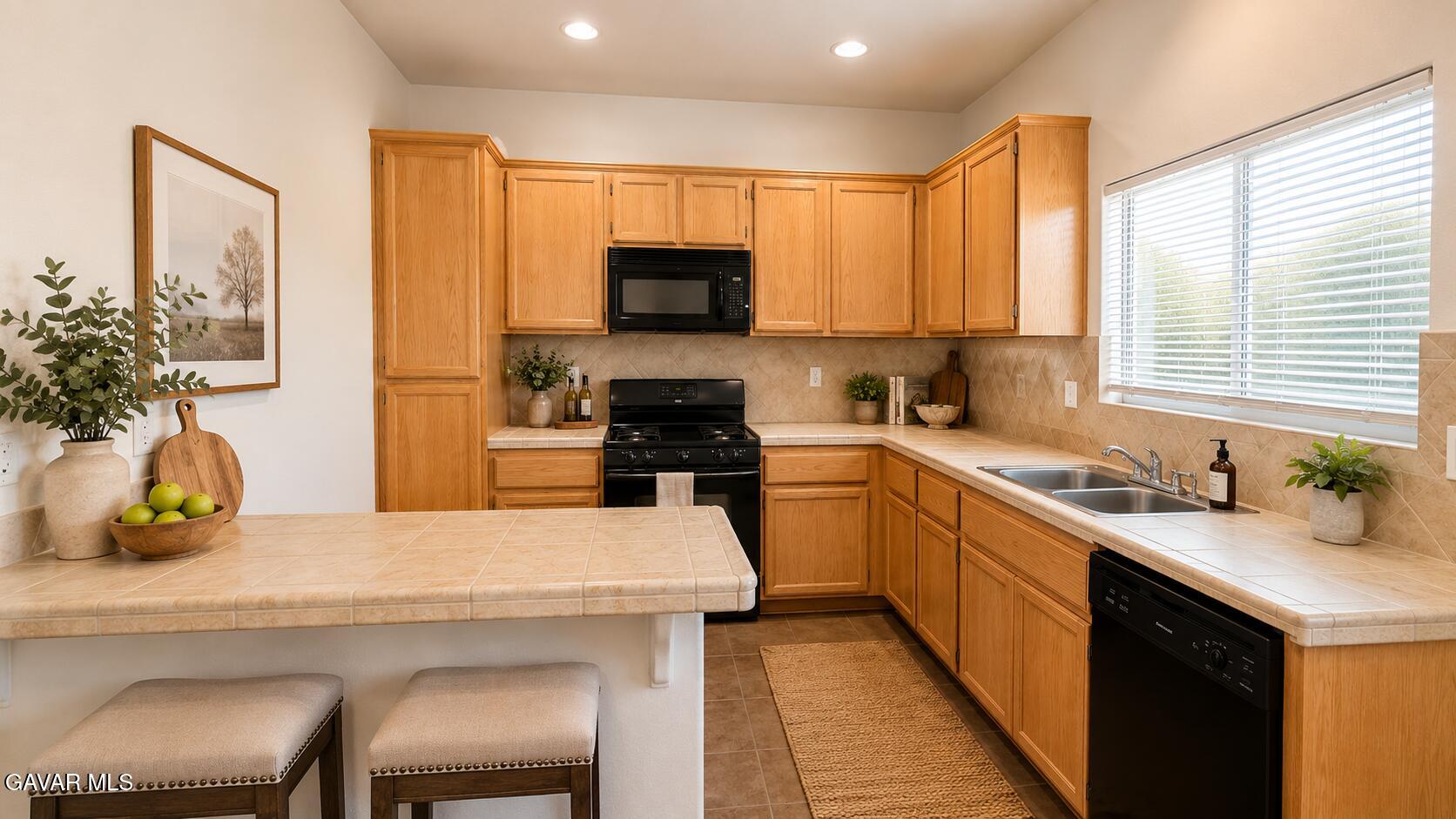 43737 Raysack Avenue Lancaster, CA 93535 - Photo 4 of 29 847C14DC-A442-44E2-9FF0-EF28B9319FD0