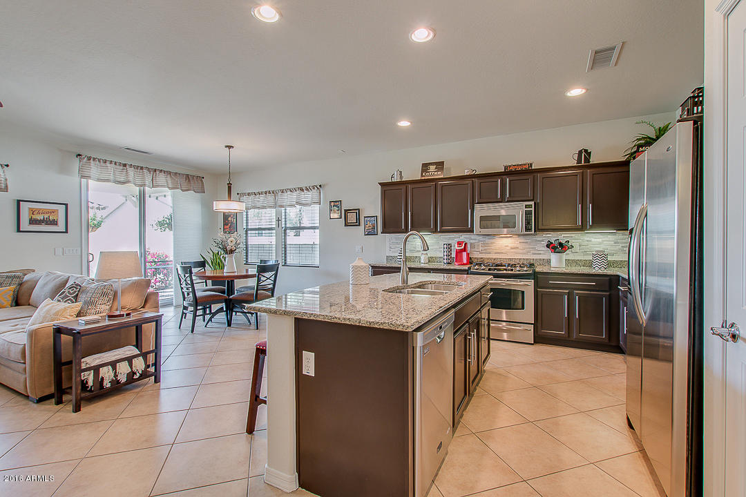 20761 West Ridge Road Buckeye, AZ 85396 - Photo 11 of 41 Kitchen