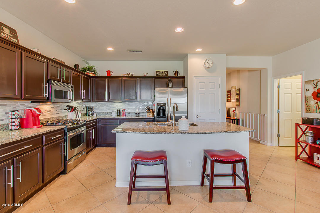 20761 West Ridge Road Buckeye, AZ 85396 - Photo 13 of 41 Kitchen