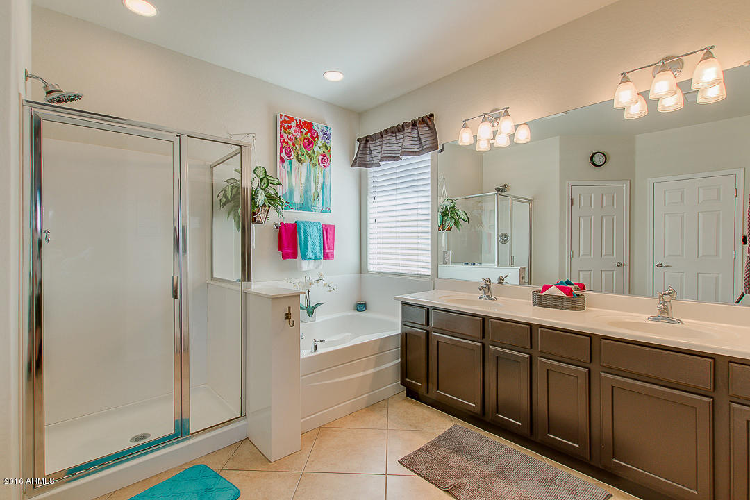 20761 West Ridge Road Buckeye, AZ 85396 - Photo 25 of 41 Master Bath