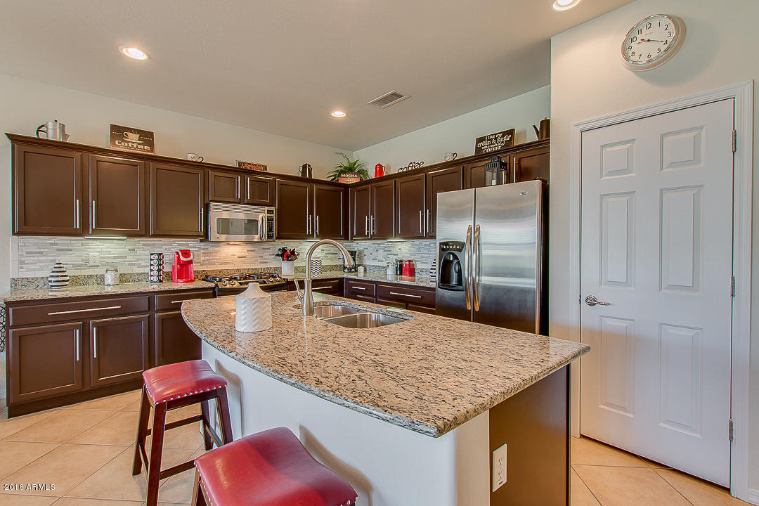 20761 West Ridge Road Buckeye, AZ 85396 - Photo 7 of 41 Kitchen