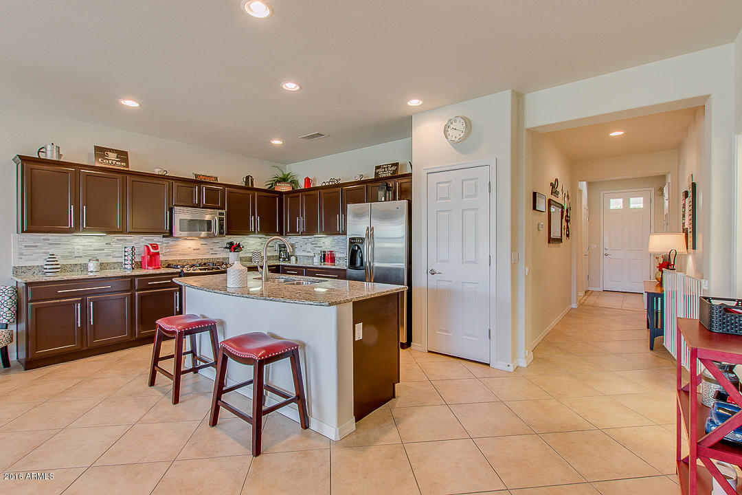 20761 West Ridge Road Buckeye, AZ 85396 - Photo 8 of 41 Kitchen