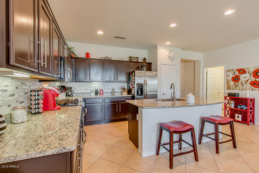 20761 West Ridge Road Buckeye, AZ 85396 - Photo 9 of 41 Kitchen