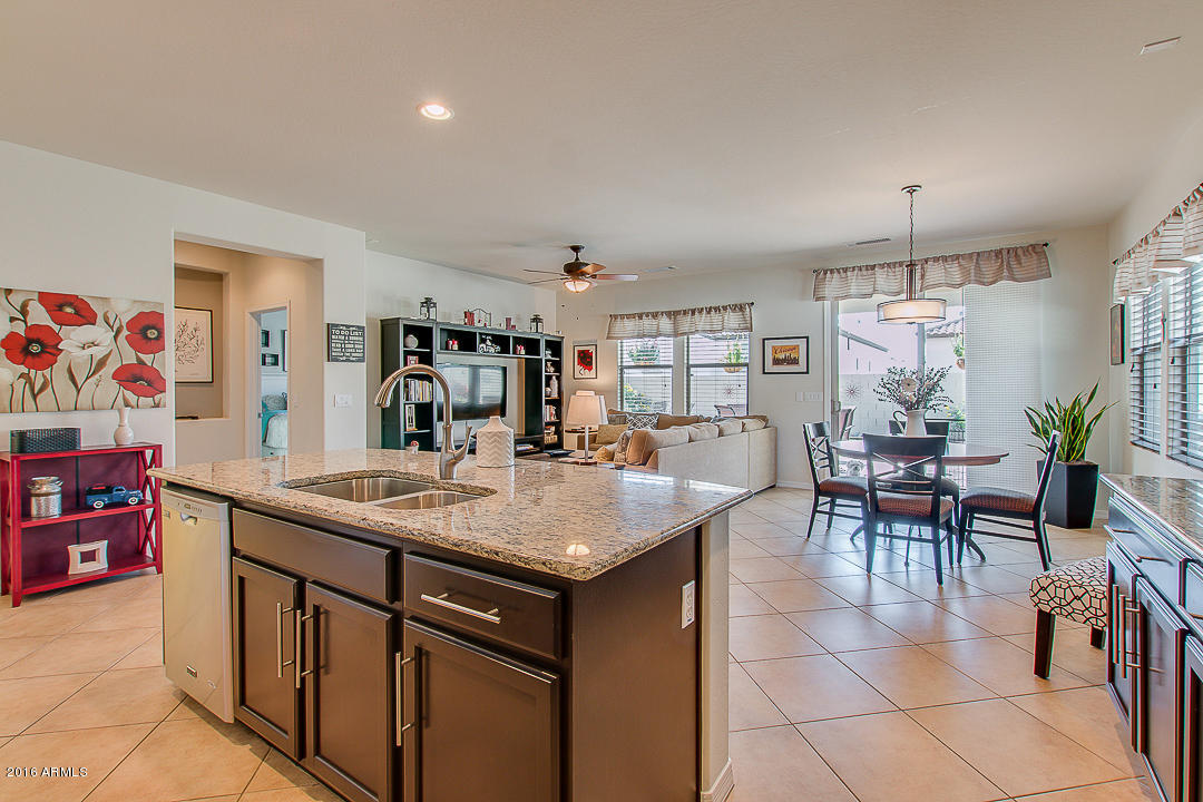 20761 West Ridge Road Buckeye, AZ 85396 - Photo 10 of 41 Kitchen