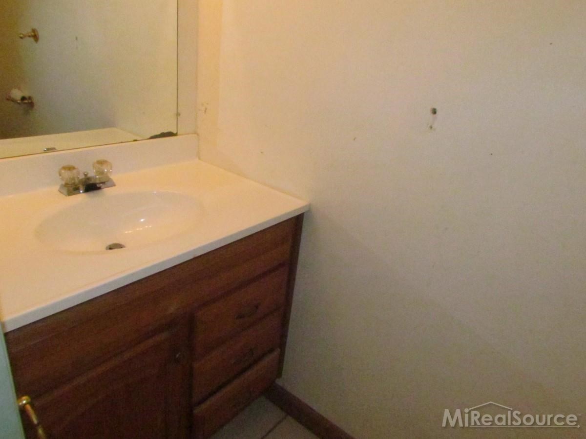28243 Raleigh Crescent New Baltimore, MI 48051 - Photo 2 of 11 31212671-1.JPG