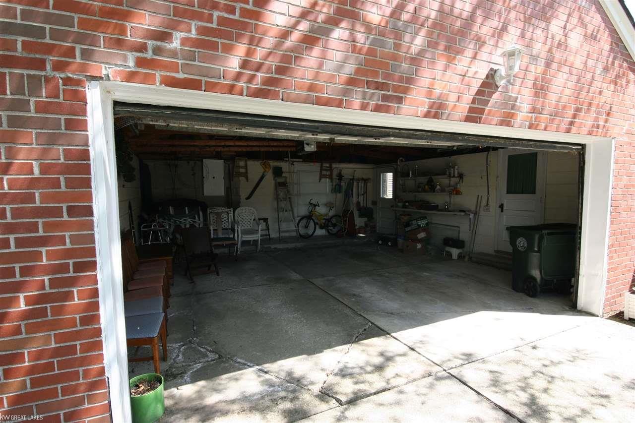 1366 Torrey Road Grosse Pointe, MI 48236 - Photo 21 of 23 2.5 Car garage