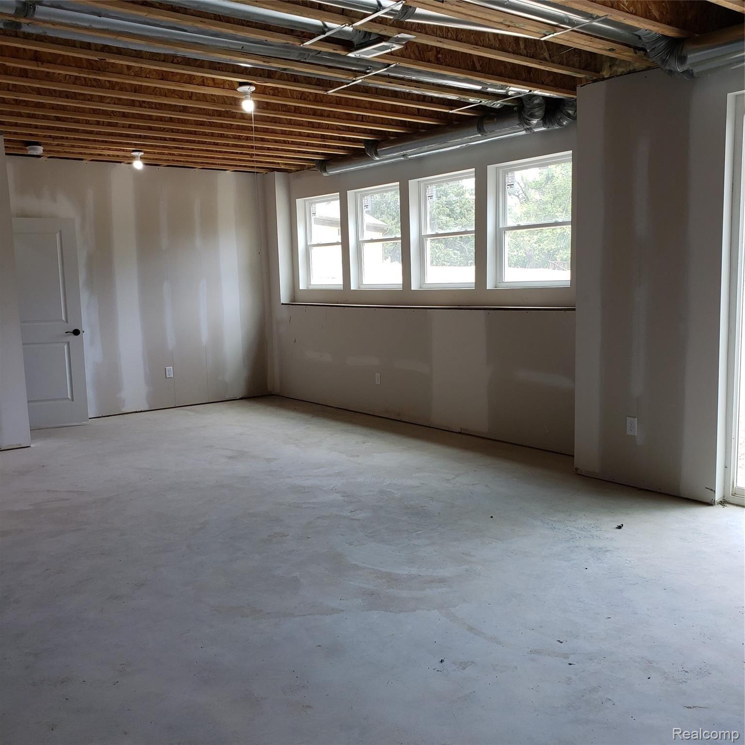 17310 Wayne Road Livonia, MI 48152 - Photo 38 of 47 38.jpg