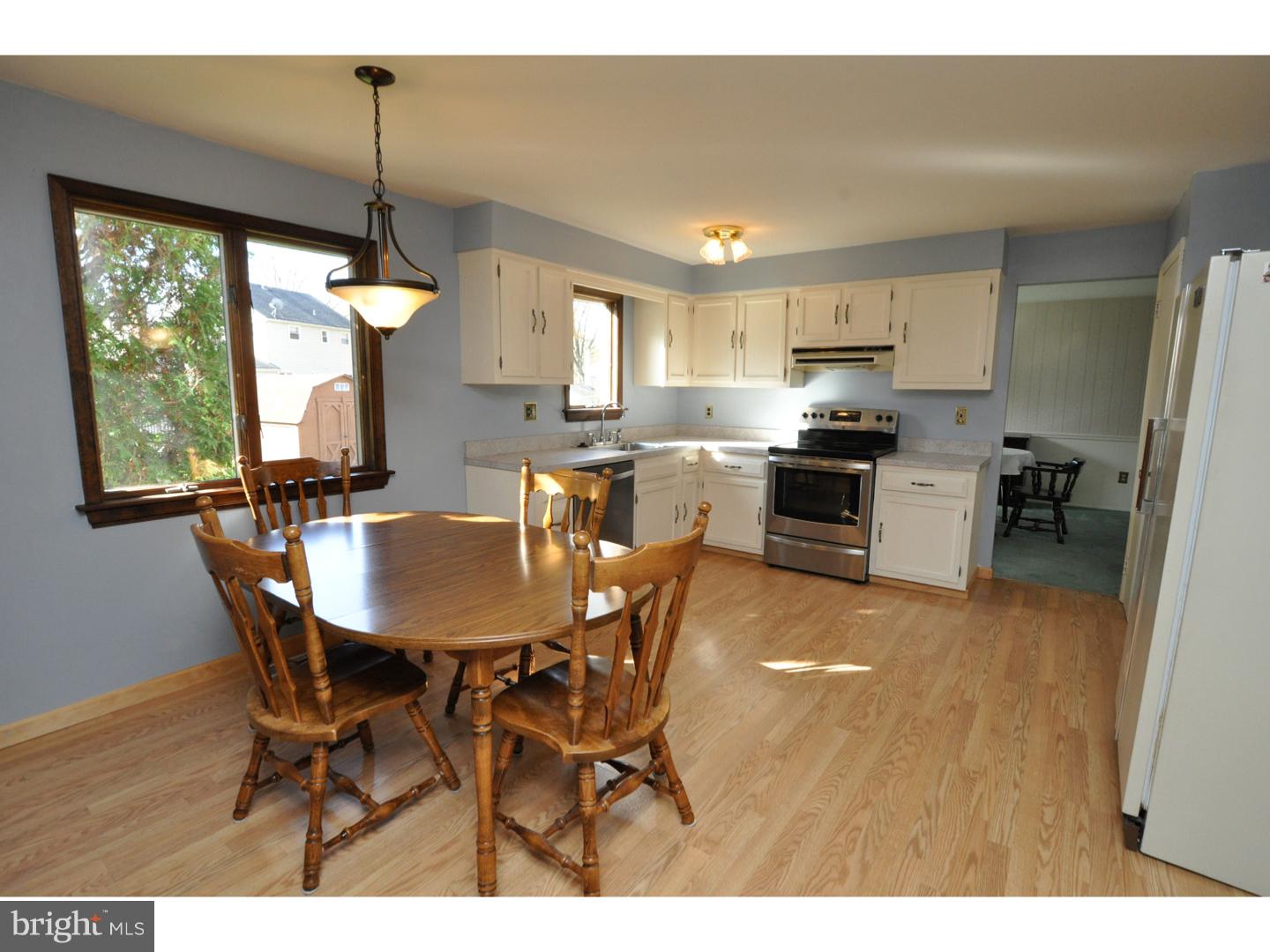 121 Red Stone Ridge Delran, NJ 08075 - Photo 4 of 20