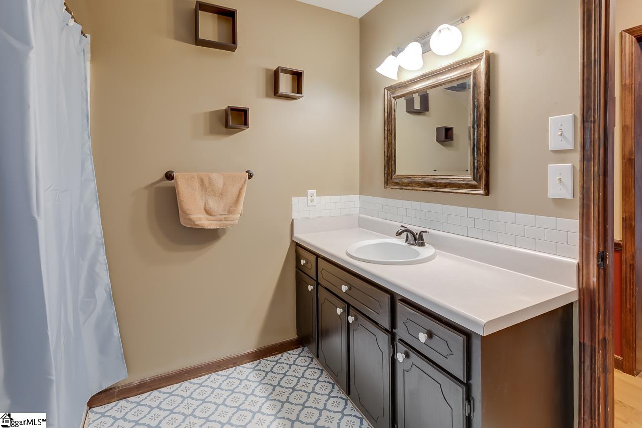 524 Hillandale Road Liberty, SC 29657 - Photo 11 of 30