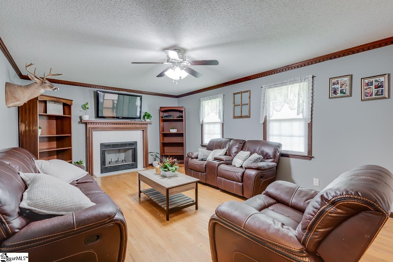 524 Hillandale Road Liberty, SC 29657 - Photo 4 of 30