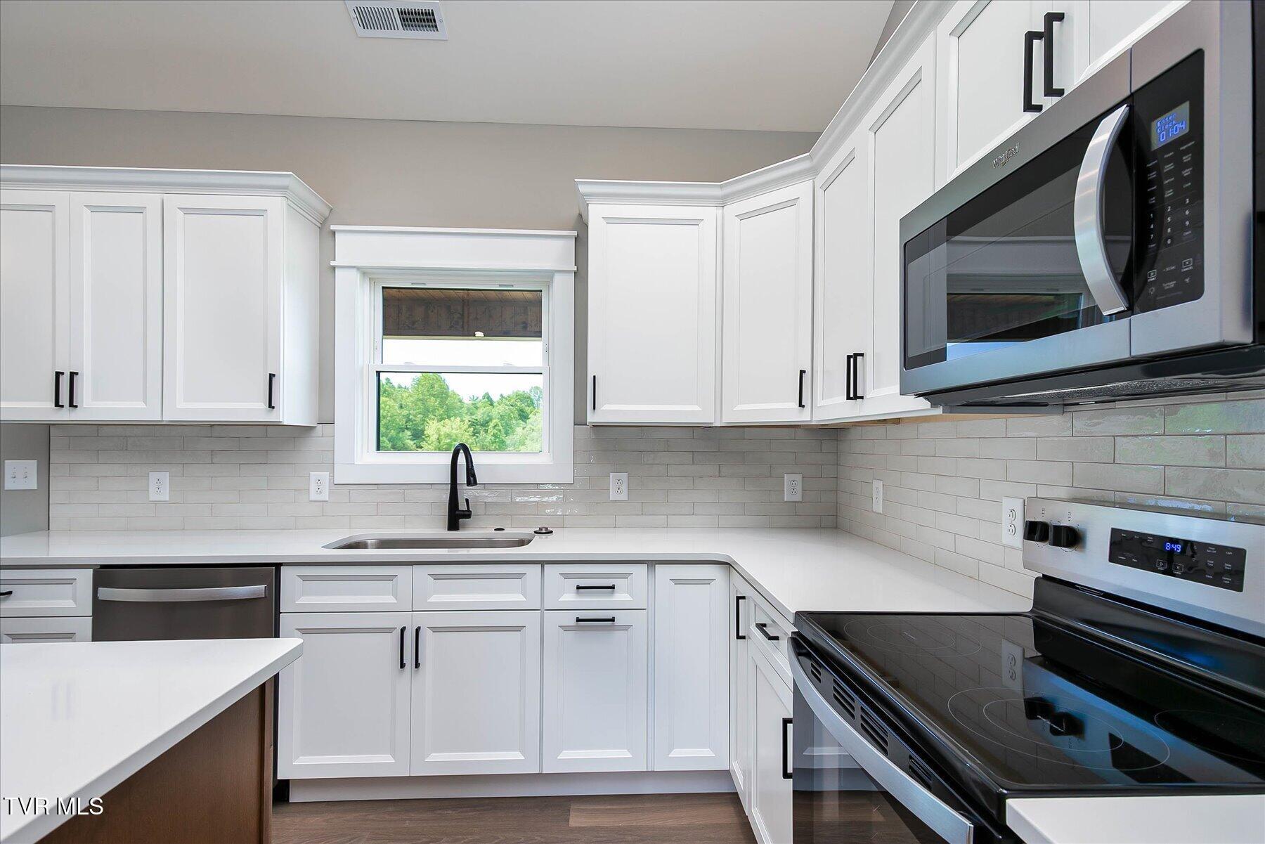 264 Ruby Rose Ridge, Unit 6 Jonesborough, TN 37659 - Photo 11 of 46 11-IMG_4974-Edit