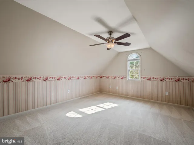 a view of a house with backyard and tree