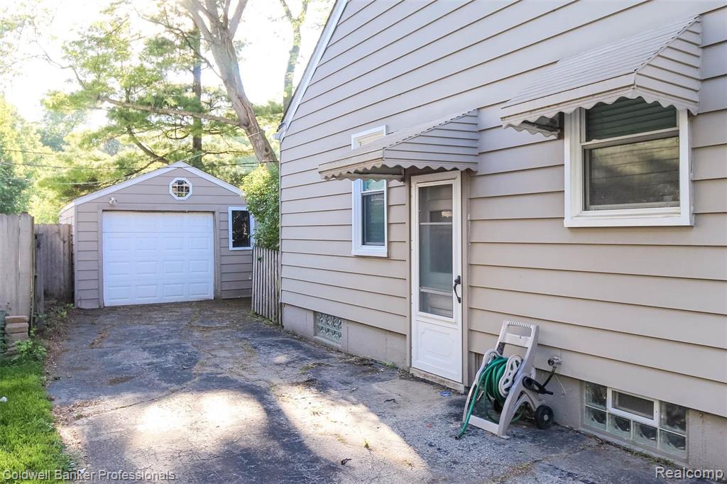 609 Lockwood Road Royal Oak, MI 48067 - Photo 31 of 49 Gallery Image 31