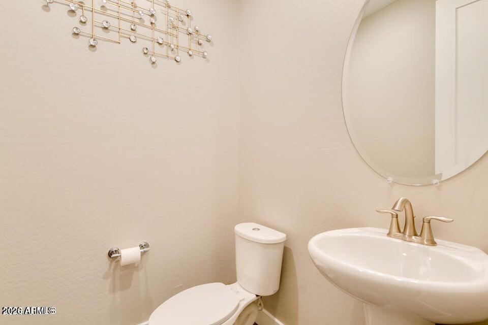 3855 South McQueen Road, Unit 14 Chandler, AZ 85286 - Photo 14 of 31 a bathroom with a sink mirror and toilet