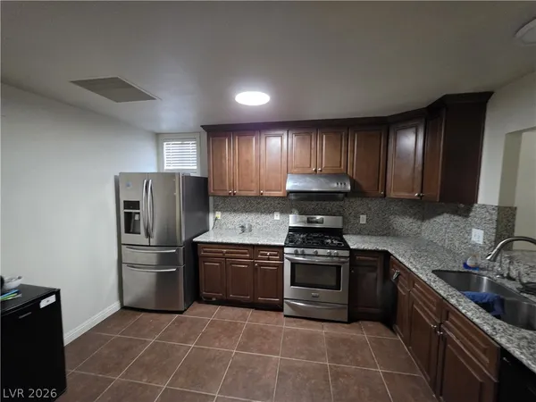 $1,975 | 7184 Pleasant View Avenue, Las Vegas, NV 89147