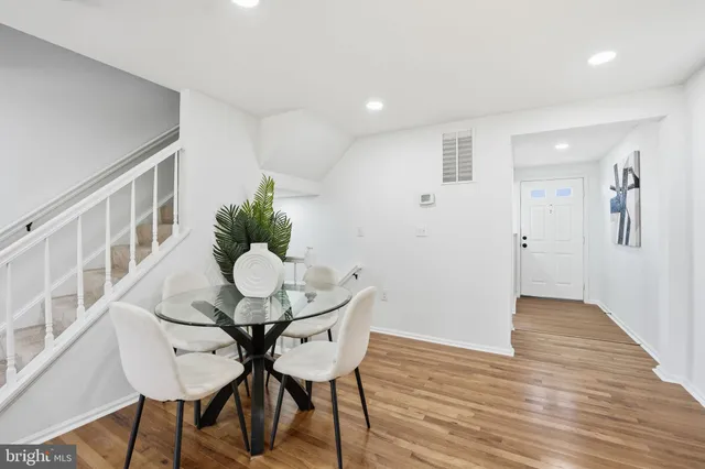 $365,000 | 8359 Georgian Court, Manassas, VA 20110