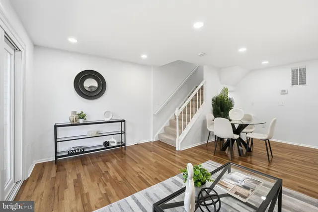 $365,000 | 8359 Georgian Court, Manassas, VA 20110