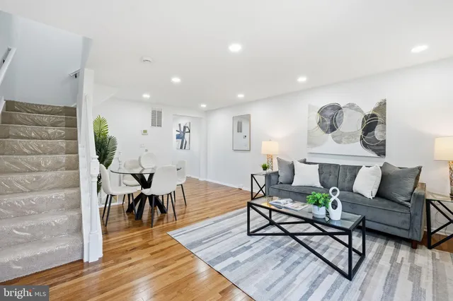 $365,000 | 8359 Georgian Court, Manassas, VA 20110