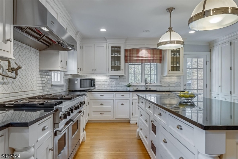 40 Spring Brook Road Morristown, NJ 07960 - Photo 7 of 27
