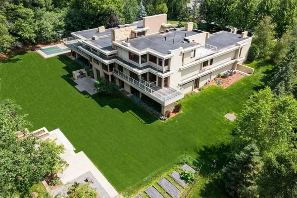 $3,000,000 | 685 Hidden Creek Trail, Mendota Heights, MN 55118