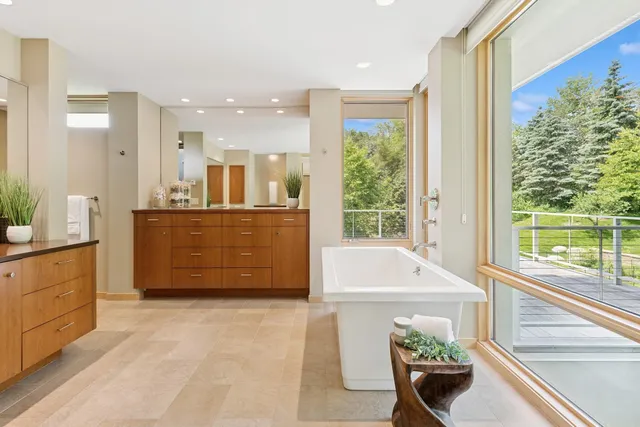 $3,300,000 | 685 Hidden Creek Trail, Mendota Heights, MN 55118