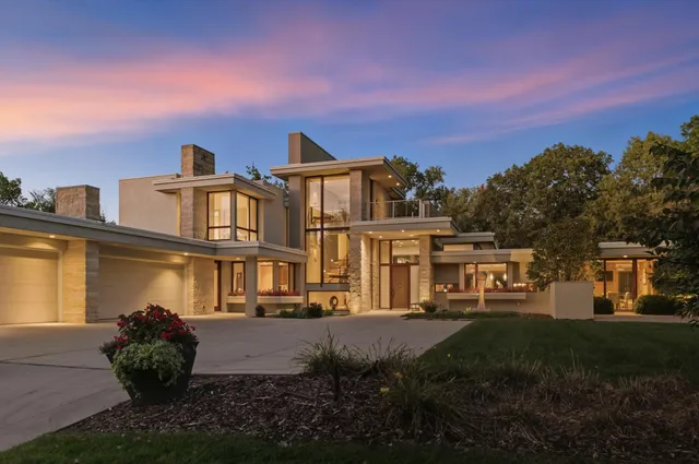 $3,300,000 | 685 Hidden Creek Trail, Mendota Heights, MN 55118
