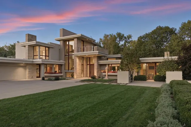 $3,300,000 | 685 Hidden Creek Trail, Mendota Heights, MN 55118