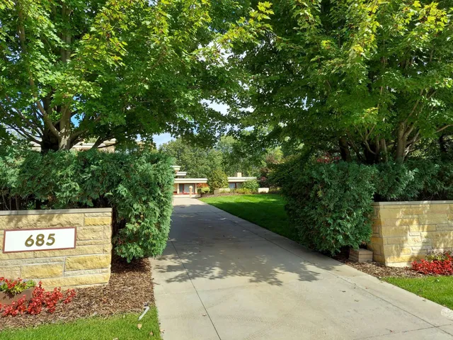 $3,300,000 | 685 Hidden Creek Trail, Mendota Heights, MN 55118
