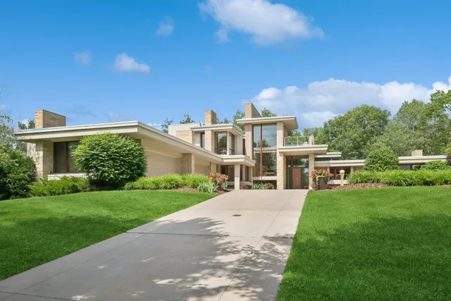 $3,300,000 | 685 Hidden Creek Trail, Mendota Heights, MN 55118