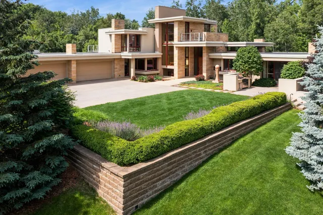 $3,300,000 | 685 Hidden Creek Trail, Mendota Heights, MN 55118