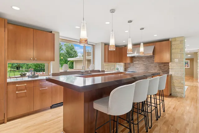 $3,300,000 | 685 Hidden Creek Trail, Mendota Heights, MN 55118