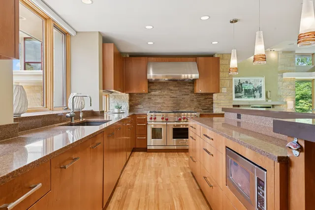 $3,300,000 | 685 Hidden Creek Trail, Mendota Heights, MN 55118