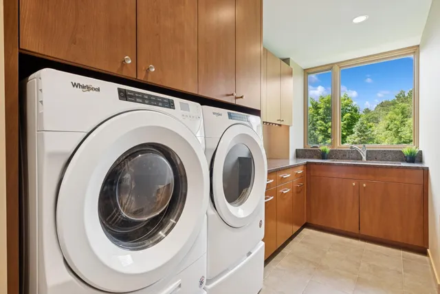 $3,300,000 | 685 Hidden Creek Trail, Mendota Heights, MN 55118