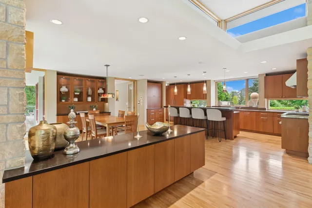 $3,300,000 | 685 Hidden Creek Trail, Mendota Heights, MN 55118