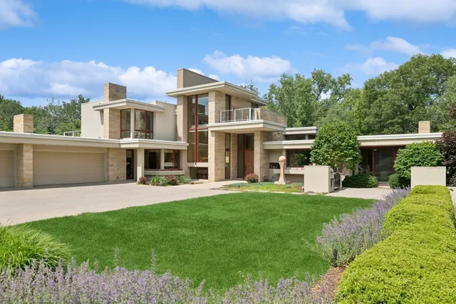 $3,300,000 | 685 Hidden Creek Trail, Mendota Heights, MN 55118