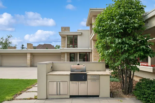 $3,300,000 | 685 Hidden Creek Trail, Mendota Heights, MN 55118