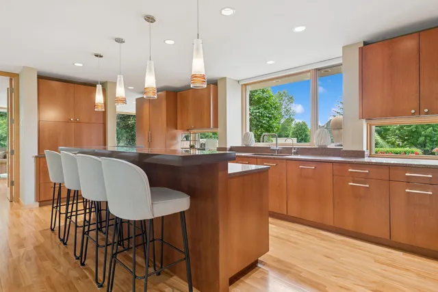 $3,300,000 | 685 Hidden Creek Trail, Mendota Heights, MN 55118