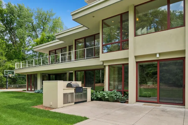 $3,300,000 | 685 Hidden Creek Trail, Mendota Heights, MN 55118