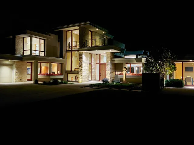 $3,300,000 | 685 Hidden Creek Trail, Mendota Heights, MN 55118