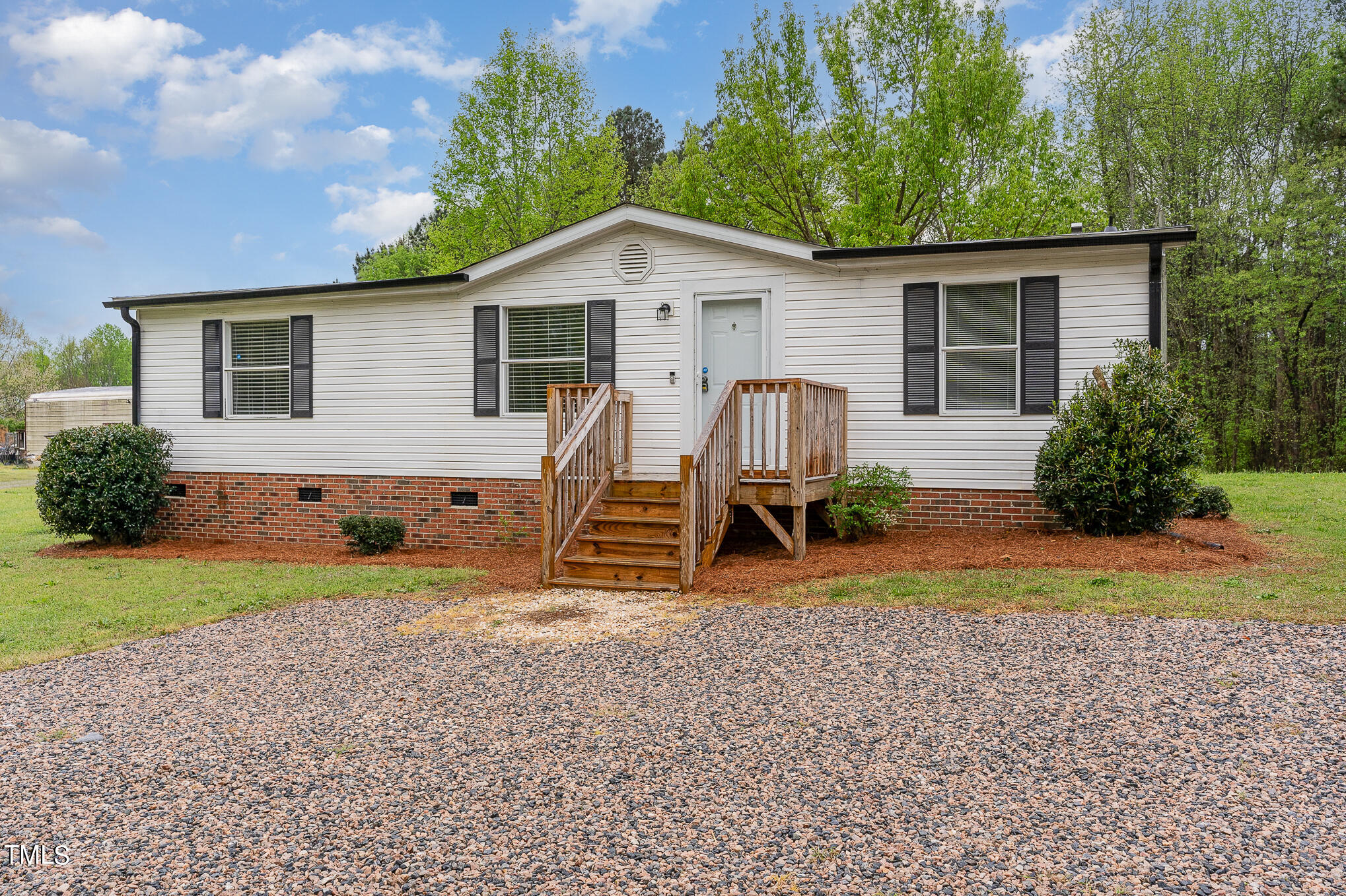 815 West Watson Road Benson, NC 27504 - Photo 2 of 17 002_dsc00092-edit