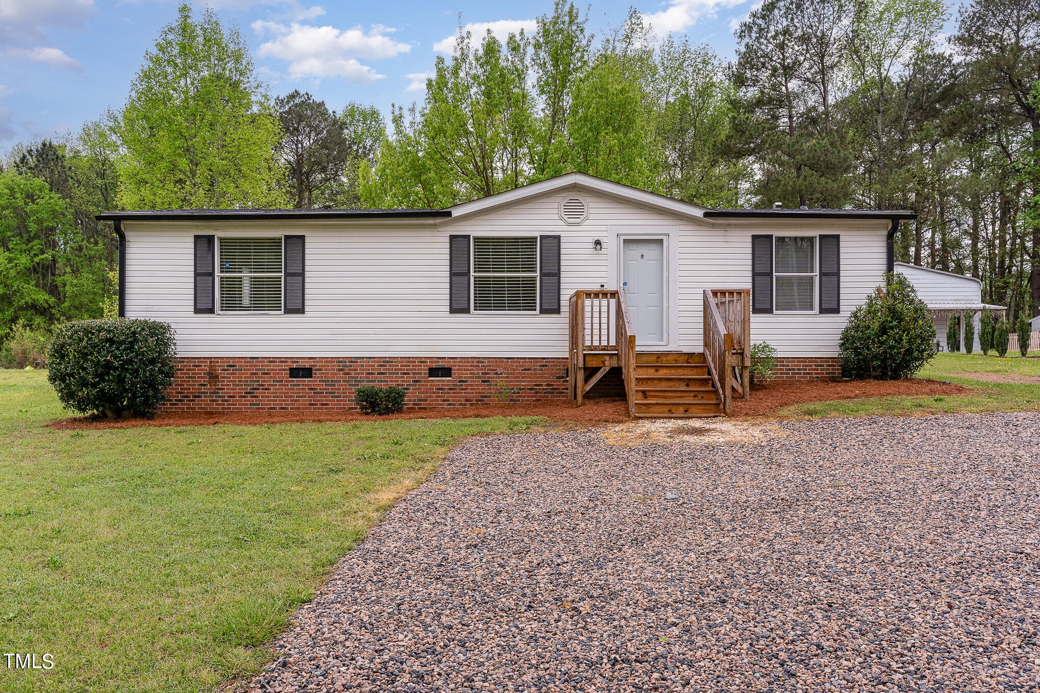 815 West Watson Road Benson, NC 27504 - Photo 3 of 17 003_dsc00093-edit
