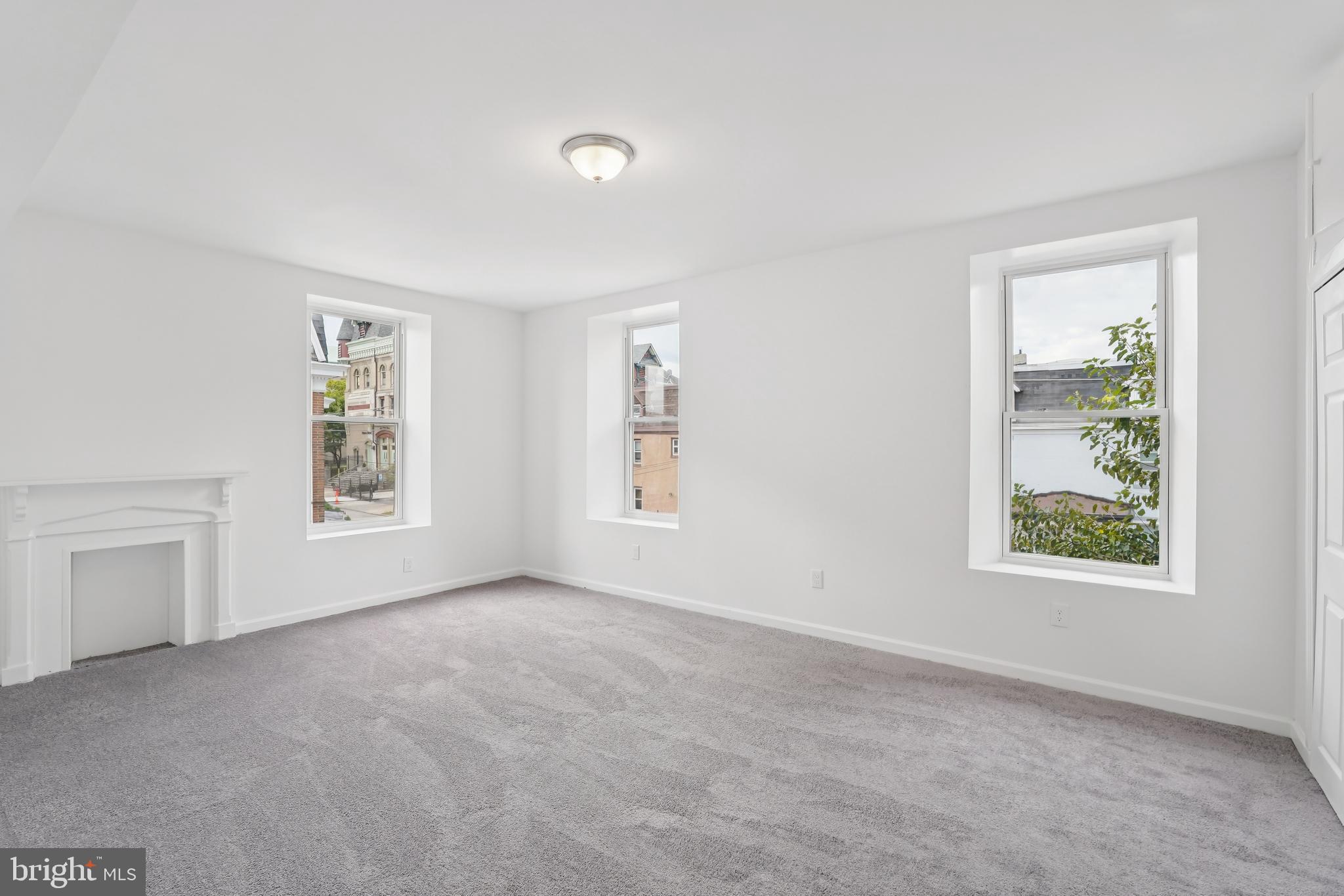 200 East Price Street Philadelphia, PA 19144 - Photo 18 of 29 an empty room with windows and closet