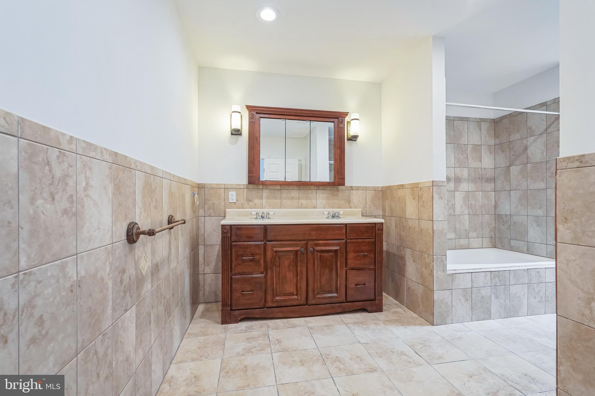200 East Price Street Philadelphia, PA 19144 - Photo 26 of 29 a bathroom with a tub sink and mirror