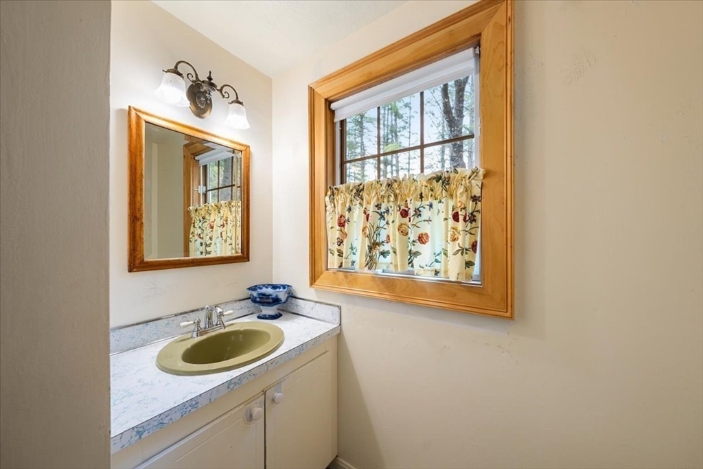 100 South Harbor Road Townsend, MA 01469 - Photo 23 of 42